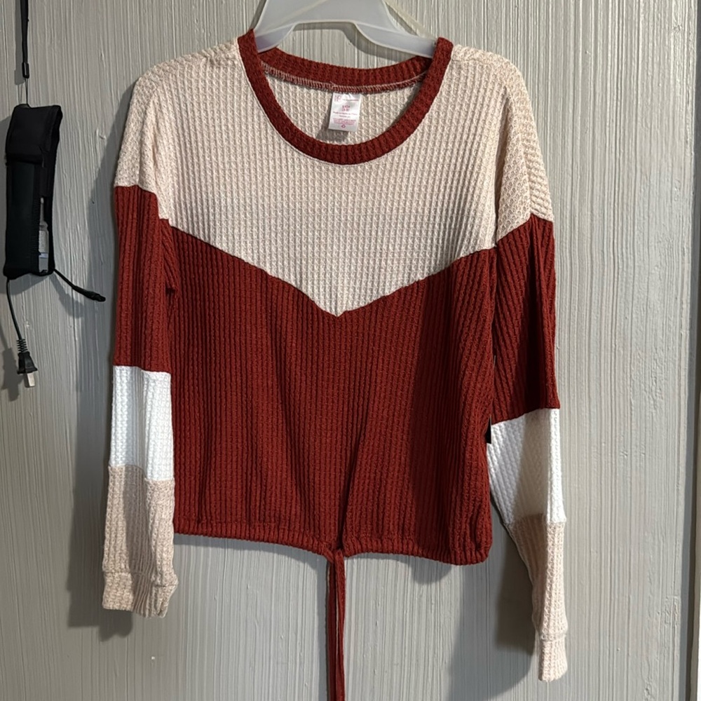 Brown and white cream shirt long sleeve adjustable at the bottom round neck